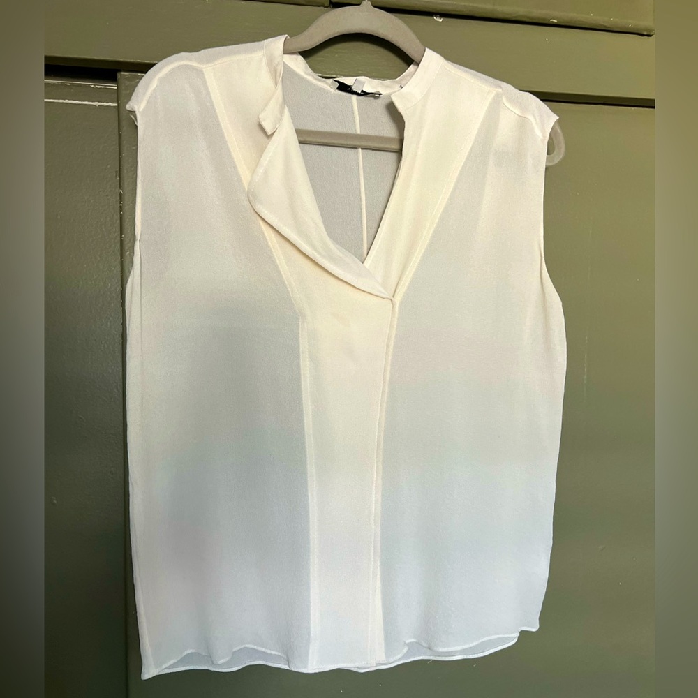 Vince cream silk stretchy v neck top M